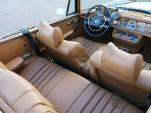 Image 30/50 of Mercedes-Benz 280 SE 3,5 (1971)