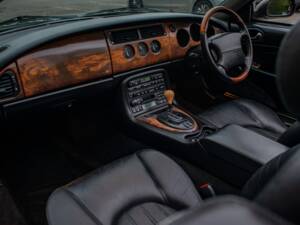 Image 5/20 of Jaguar XKR (2001)