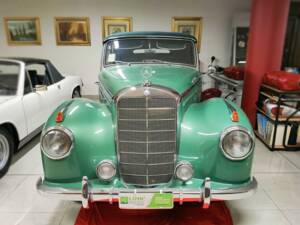 Image 2/10 of Mercedes-Benz 220 Cabriolet A (1954)