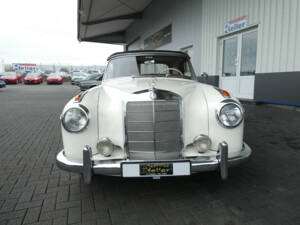 Immagine 2/29 di Mercedes-Benz 220 SE Cabriolet (1960)