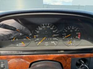 Afbeelding 13/27 van Mercedes-Benz 380 SEC (1984)
