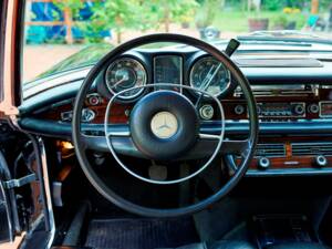 Image 172/188 of Mercedes-Benz 280 SE 3,5 (1971)