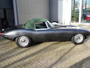 Image 7/19 de Jaguar E-Type 4.2 (1965)