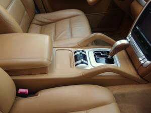 Image 51/93 of Porsche Cayenne Turbo (2007)