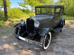 Image 2/28 of Ford Model A Tudor Sedan (1931)