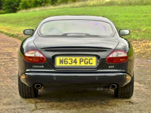 Image 10/50 de Jaguar XKR (2000)