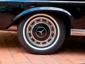 Image 86/188 of Mercedes-Benz 280 SE 3,5 (1971)