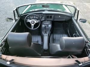 Image 19/58 of MG MGB (1971)