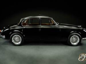 Image 6/22 of Jaguar Mk II 3.8 (1967)