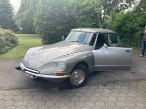 Image 2/4 of Citroën DS 21 Pallas (1972)