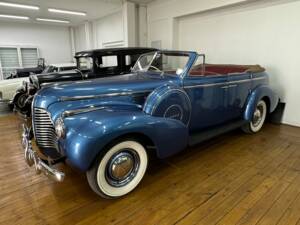 Image 2/10 of Buick Roadmaster (1940)