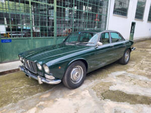 Image 3/38 of Jaguar XJ 6 4.2 (1970)