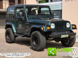 Imagen 1/10 de Jeep Wrangler Sahara Hardtop 4.0 (1998)