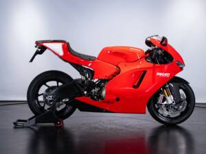 Image 5/50 of Ducati DUMMY (2008)