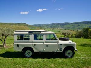 Image 3/14 of Land Rover 109 (1971)