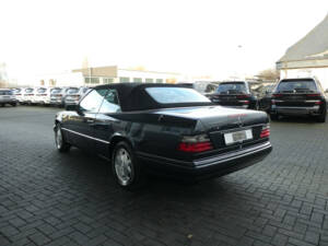 Bild 6/24 von Mercedes-Benz E 320 (1994)
