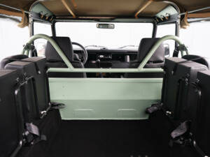 Image 28/41 of Land Rover 90 (1990)