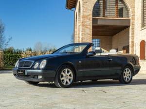 Imagen 12/50 de Mercedes-Benz CLK 230 Kompressor (2002)