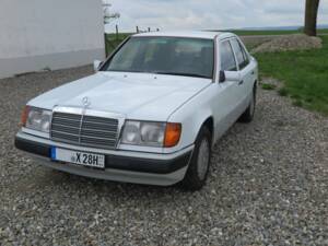 Bild 15/71 von Mercedes-Benz 300 E 4-Matic (1990)