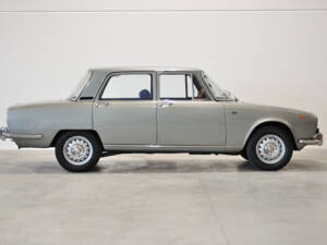 Imagen 11/39 de Alfa Romeo 2000 Berlina (1973)