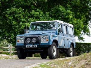 Image 11/50 of Land Rover 110 (1988)