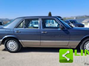 Image 2/10 of Mercedes-Benz 300 SEL (1990)