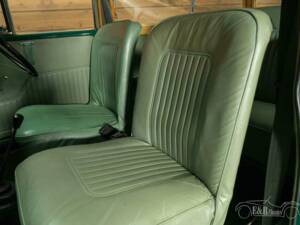 Image 15/19 de Morris Minor 1000 Traveller (1969)