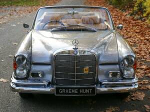 Image 44/50 of Mercedes-Benz 220 SE Cabriolet (1966)