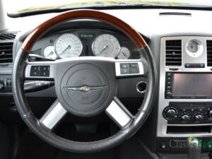 Image 31/50 of Chrysler 300 C SRT8 (2010)