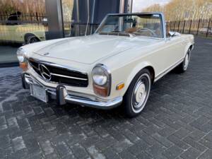 Image 2/33 of Mercedes-Benz 280 SL (1970)