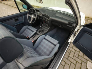 Bild 9/87 von BMW 320i (1989)