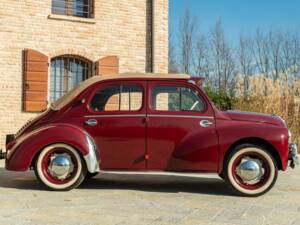 Image 8/50 of Renault 4 CV Decapotable (1957)