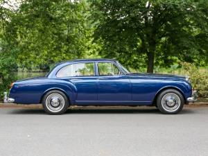 Image 4/44 of Bentley S 3 Continental Flying Spur (1964)