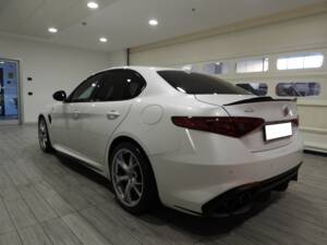 Immagine 3/15 di Alfa Romeo Giulia Quadrifoglio (2018)