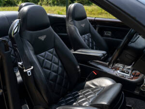 Image 25/31 of Bentley Azure T (2009)