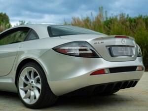 Image 33/50 of Mercedes-Benz SLR McLaren (2005)