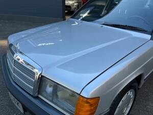 Image 38/89 de Mercedes-Benz 190 E 2.6 (1988)