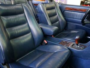 Image 23/33 of Mercedes-Benz 300 CE-24 (1993)