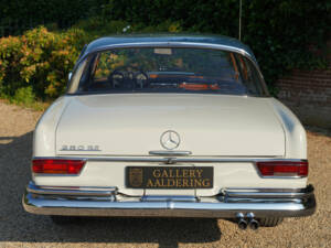 Image 26/50 de Mercedes-Benz 280 SE (1968)