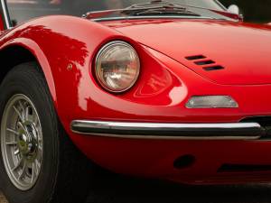 Image 13/50 de Ferrari Dino 246 GT (1970)