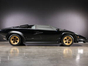 Image 15/50 of Lamborghini Countach LP 400 S (1982)