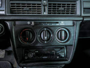 Bild 33/50 von Mercedes-Benz 190 D (1984)