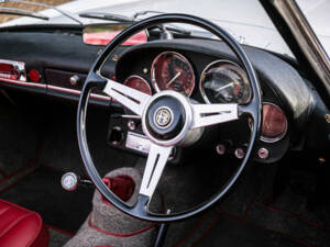 Image 44/50 of Alfa Romeo 2600 Spider (1963)