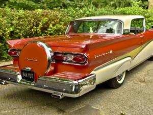 Immagine 7/50 di Ford Fairlane 500 Skyliner (1958)