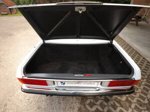 Image 28/85 of Mercedes-Benz 560 SL (1986)