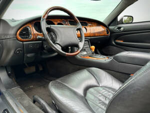 Image 65/100 de Jaguar XK8 4.0 (2000)