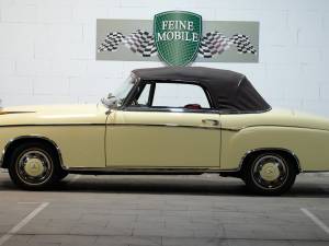 Image 5/20 de Mercedes-Benz 220 SE b (1963)