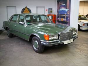 Imagen 2/28 de Mercedes-Benz 280 SE (1977)