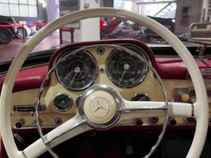 Image 10/58 of Mercedes-Benz 190 SL (1955)