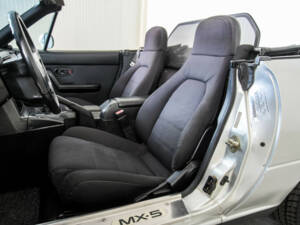 Image 24/50 of Mazda MX-5 1.6 (1990)